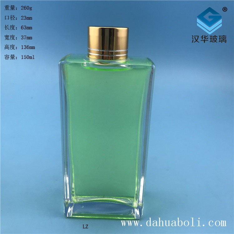150mlj晶白料長(zhǎng)方形玻璃小酒瓶