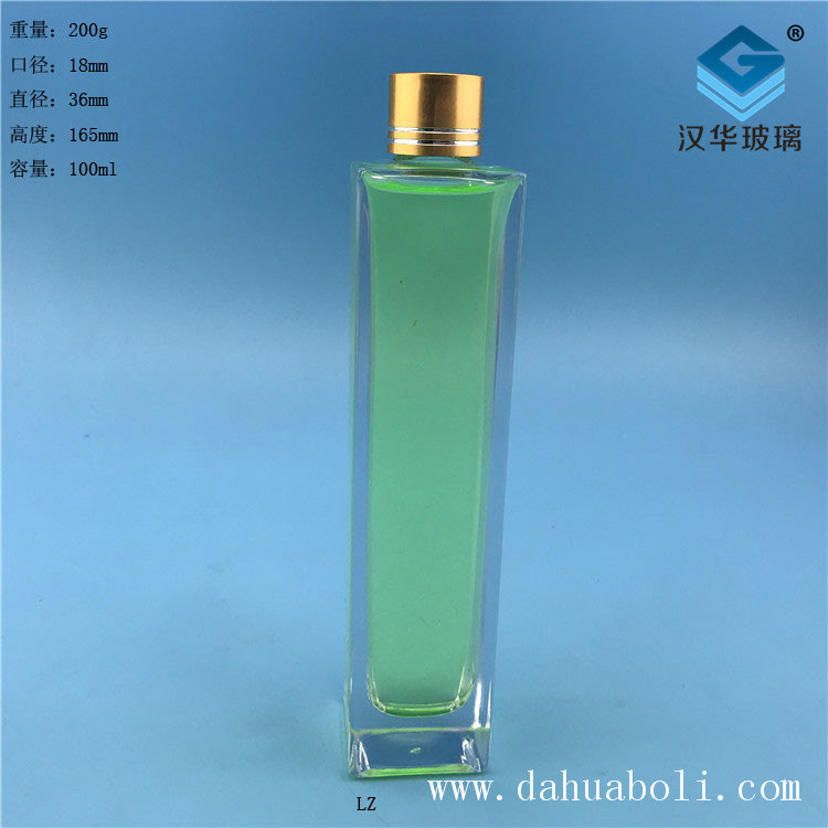100ml晶白料長(zhǎng)方形玻璃小酒瓶